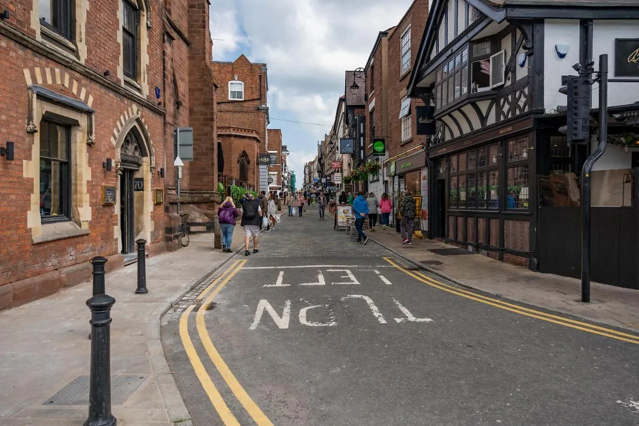 New Grade 2 Historic Flat In The Heart Of Chester